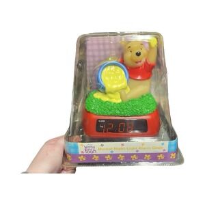 Vintage Winnie the Pooh Night Light  Digital Alarm Clock Sealed Original Box